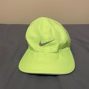 Nike Dri-FIT Aerobill Featherlight Perforated Running Cap One Size Neon Green